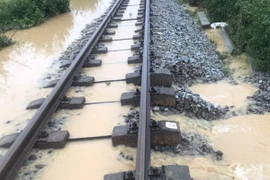 Hủy nhiều đoàn tàu khách qua miền Trung