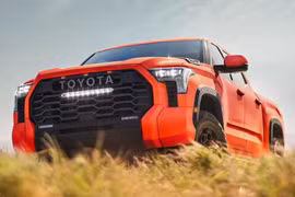 Tundra là phiên bản bán tải của Land Cruiser thế hệ mới vì chiếc xe sử dụng chung nền tảng TNGA-F tương tự mẫu SUV kia. 