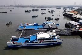 Gắn bảng thông báo tốc độ phương tiện thủy cao tốc chở khách