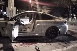 Hai người đi xe BMW bị chém ở TP.HCM