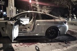 Hai người đi xe BMW bị chém ở TP.HCM