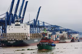 Cảng Cát Lái tạm ngừng tiếp nhận hàng hóa