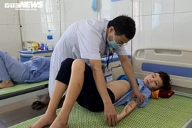 Bé trai bị chủ quán bánh xèo tra tấn: Nằm ngủ nền đất, ăn đồ thừa của khách