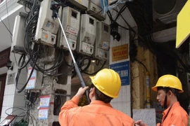 Nắng nóng kéo dài, dân lại "rét run" vì tiền điện?