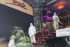 Căng thẳng chờ kết quả xet nghiệm ổ dịch 126 khách đang cách ly tại nhà hàng Monaza 