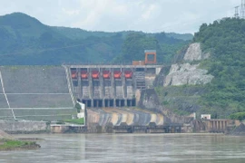 Nguy cơ từ hồ thủy điện Hòa Bình "cạn" nước