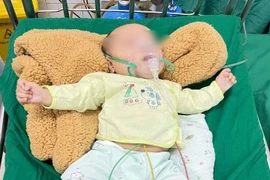 Cứu trẻ sơ sinh quấy khóc bú kém đe dọa tử vong