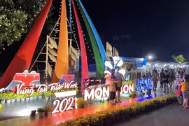 Nhiều địa phương phải dừng các sự kiện văn hóa vào giờ chót