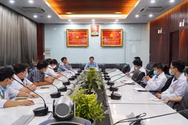 Bệnh viện Chợ Rẫy khẩn cấp chi viện 13 y bác sĩ đến Kiên Giang phòng chống dịch Covid-19