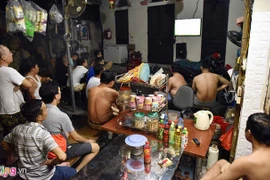 Những cách giảm tác hại khi thức khuya xem bóng đá