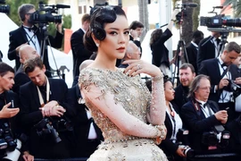 Chỉ riêng trang phục đi Cannes 2022 của Lý Nhã Kỳ tốn khoảng 50 tỷ