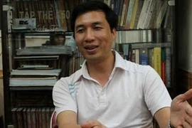 Ai cũng lội nước theo sau thì…