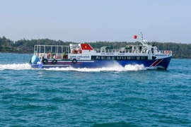 Cấm biển, cho nghỉ học để tránh bão số 5