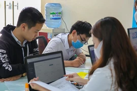 Điểm chuẩn đại học tăng cao, nhiều ngành vẫn khó tuyển sinh