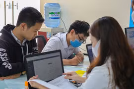 Điểm chuẩn đại học tăng cao, nhiều ngành vẫn khó tuyển sinh