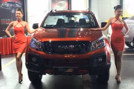 Nhiều hãng lại giảm giá, xe nhập dưới 9 chỗ “lao dốc”