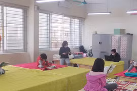 Cô giáo chủ nhiệm chia sẻ về cuộc sống bên trong khu cách ly trường Tiểu học Xuân Phương: "Đón Tết trong này cũng không quá tệ, chỉ cầu mọi người bình an"