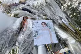 Người dân Thái Lan đồng loạt đặt hoa tiễn biệt diễn viên Tangmo Nida