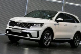 Kia Sorento giảm giá sốc, lăn bánh chỉ từ 867 triệu đồng 