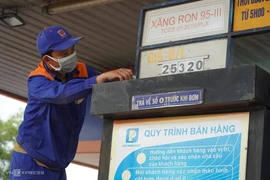 Thủ tướng Chính phủ yêu cầu khẩn trương điều chỉnh thuế bảo vệ môi trường xăng dầu.