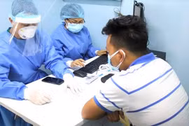 Lợi dụng dịch Covid-19, giả mạo bác sĩ bán thực phẩm chức năng