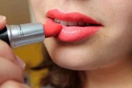 Bà bầu dùng son không độc hại
