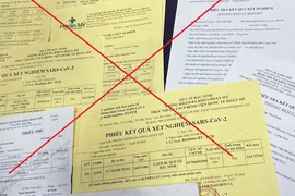 Bắt giám đốc làm giả hàng trăm phiếu xét nghiệm COVID-19 bán cho công nhân, lái xe