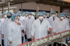 Thủ tướng đánh giá Vinamilk là doanh nghiệp điển hình “vừa sản xuất, vừa chiến đấu” trong dịch Covid-19