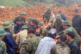 Tìm thấy 4 thi thể trong vụ sạt lở ở Sư đoàn 337