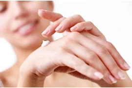 Mẹo nhỏ cho bàn tay hết nứt nẻ mùa đông