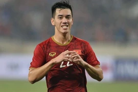 Quay chậm siêu phẩm của Tiến Linh vào lưới UAE