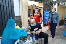 TPHCM: Quận 11 hoàn thành tiêm ngừa Covid-19 