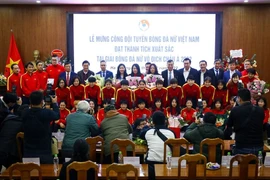 Tuyển nữ Việt Nam được tặng ôtô, xe máy, mỹ phẩm và mỳ gói