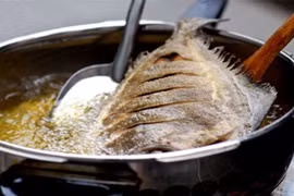 Rán cá không bị bắn dầu mỡ