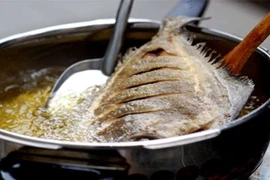 Rán cá không bị bắn dầu mỡ