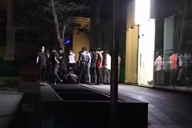 2 thi thể nằm dưới chân tòa chung cư ở Hà Nội