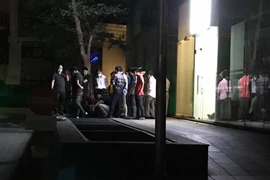 2 thi thể nằm dưới chân tòa chung cư ở Hà Nội