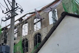 Sập giàn giáo ở TP Hồ Chí Minh 4 người rơi xuống đất, 2 người chết