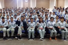 Hàn Quốc khuyến khích lao động bất hợp pháp về nước