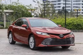 Toyota Camry ưu đãi 30 triệu đồng tại đại lý