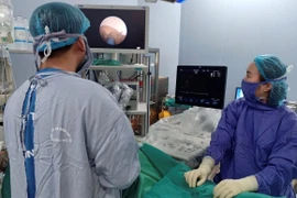 Nội soi tán sỏi niệu quản dưới