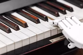 Chip RAM khí 8 bit giúp robot chơi piano