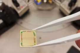 Tích hợp các tế bào bộ nhớ và bộ xử lý, giải pháp cho siêu máy tính tương lai