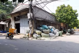 “Sống mòn” trong làng tạo nhựa Trung Văn