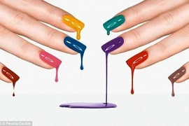 Ngửi mùi sơn móng tay độc
