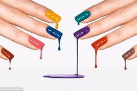 Ngửi mùi sơn móng tay độc
