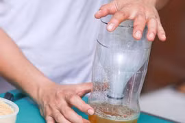 Tự làm bẫy diệt muỗi