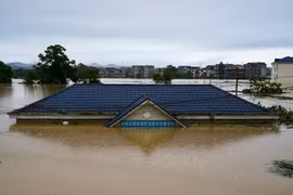 Nhân chứng vụ vỡ đê ở Trung Quốc: Nước ngập đến tầng 2 chỉ trong 30 phút