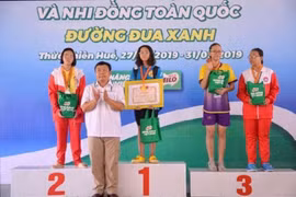 Nữ sinh lớp 7 Hà Nội đoạt giải kép huy chương vàng cuộc thi Bơi cứu đuối học sinh toàn quốc