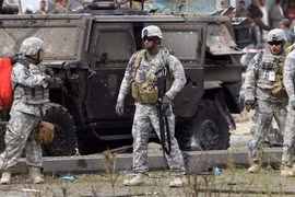 Lực lượng kháng chiến Iraq lại đánh bom đoàn xe vận tải Liên quân Mỹ